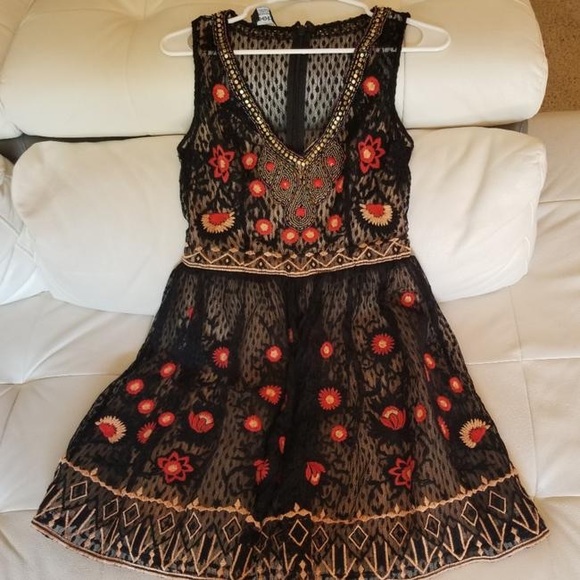 Bebe embroidered intricate dress - Picture 1 of 6